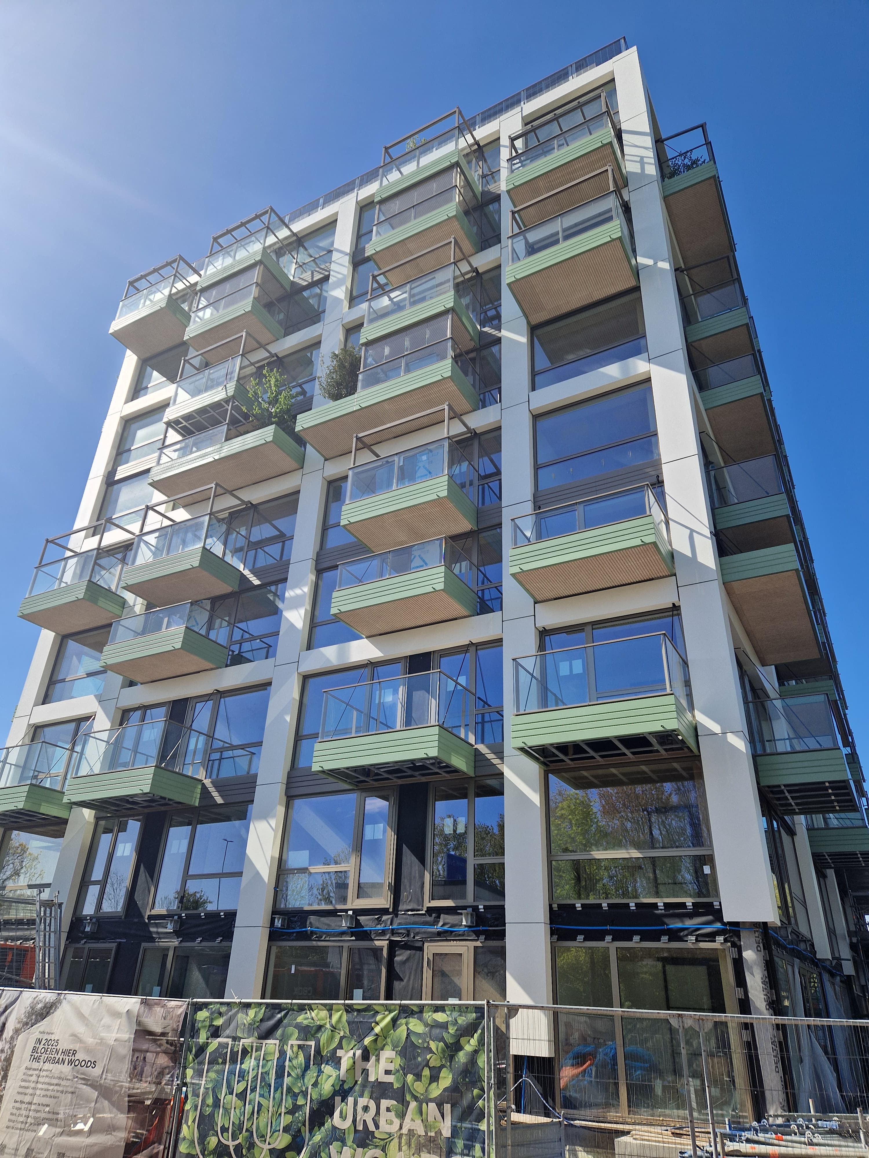 The Urban Woods: tien woonlagen hout en een dak vol groen
