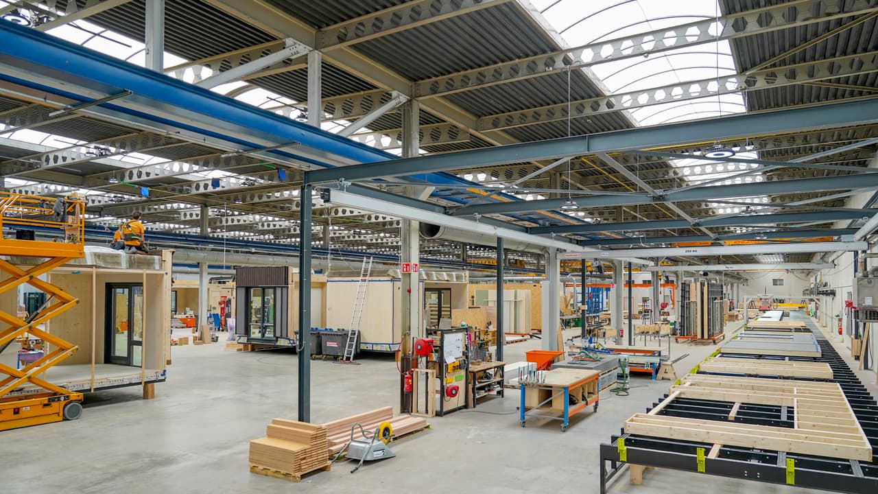 Grootste biobased huizenfabriek van Nederland geopend in Raalte