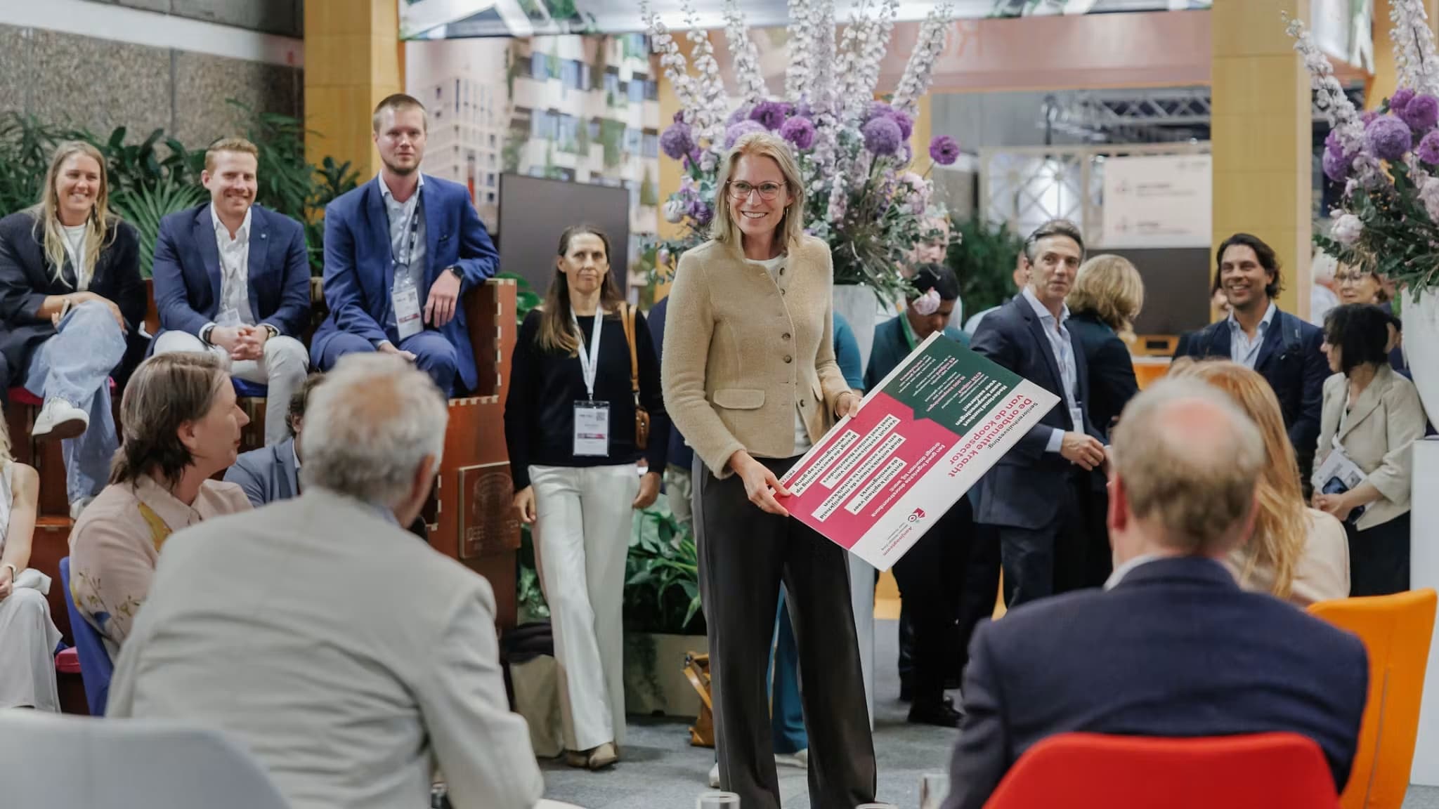 Minister ziet bij Provada hoe industriële woningbouw verder kan opschalen